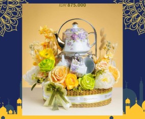 Vicenza Hampers 2025 Florist Safira motif Lily